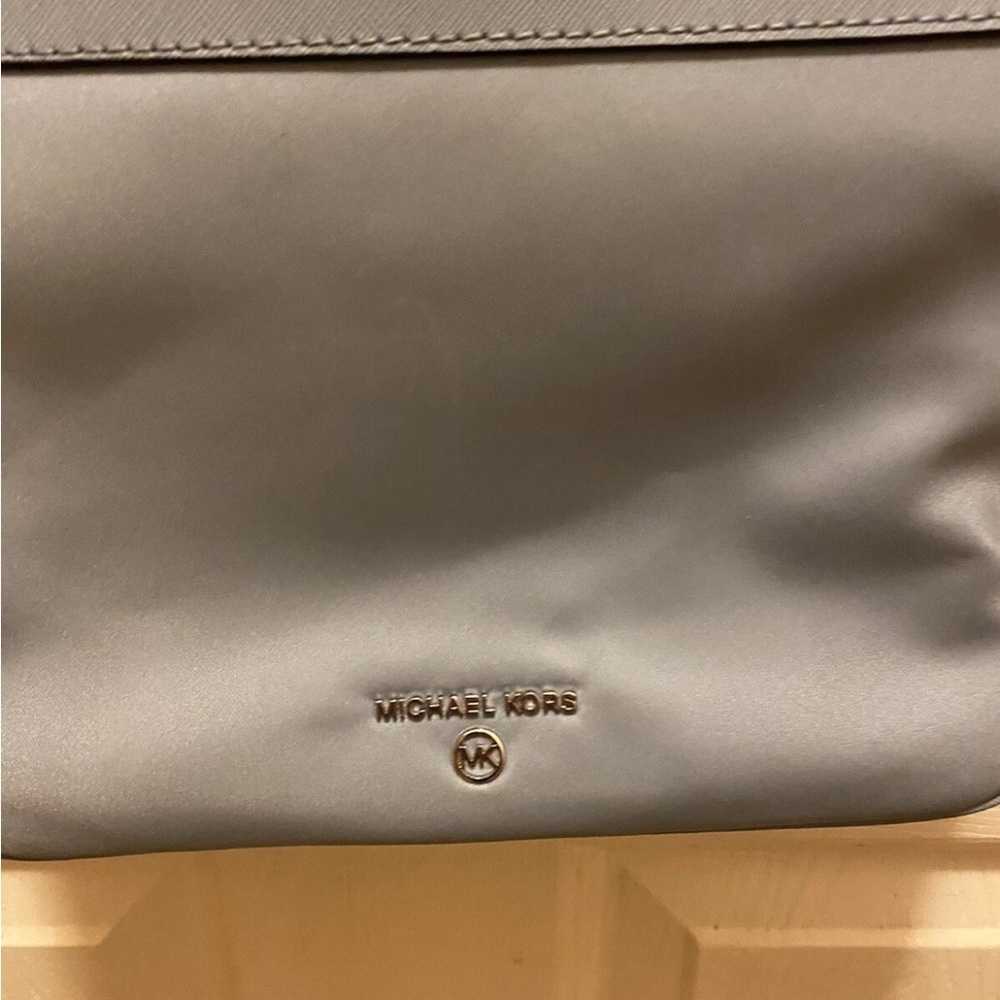 Michael Kors Jet Set Large Charm Flat Crossbody EUC!! - Picture 3 of 15